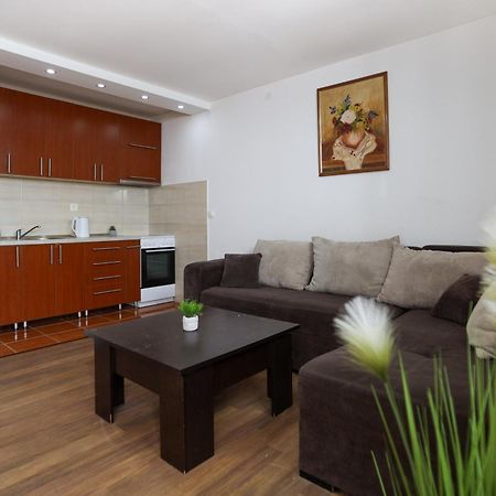 Airport Stay Apartments Surcin Экстерьер фото