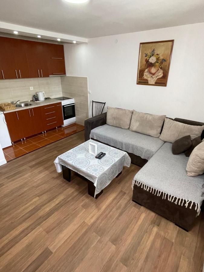 Airport Stay Apartments Surcin Экстерьер фото